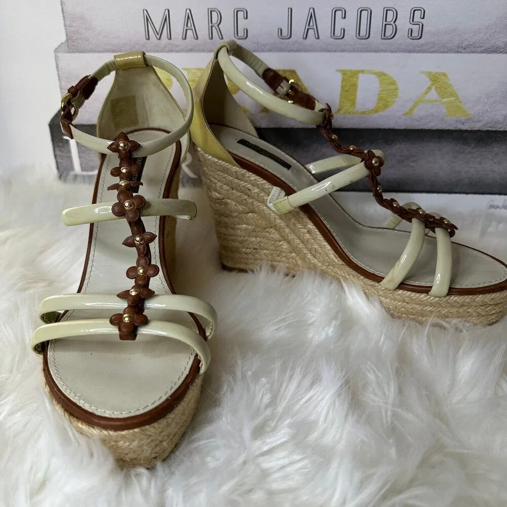 ❌SOLD❌Authentic Louis Vuitton Cream & Brown Leather/Enamel Flower Wedge Sandals - Picture 5 of 16